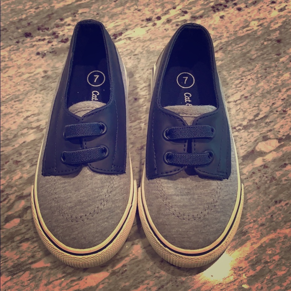 Boys Cat & Jack shoes size 7